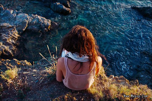 花落下雨天傷感句子