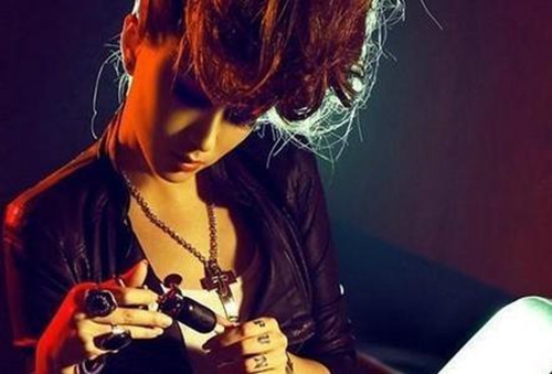 當然可以，不過您需要先告訴我您想要討論的主題或內(nèi)容。這樣我才能為您提供一個合適的標題。